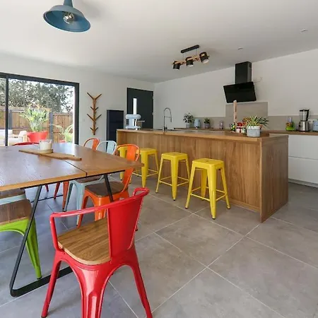 Contemporary House With Heated Pool In A Magnificent Pine Forest Villa *