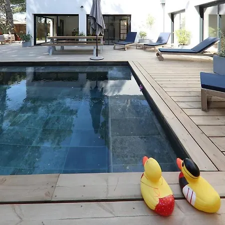 Villa Contemporary House With Heated Pool In A Magnificent Pine Forest