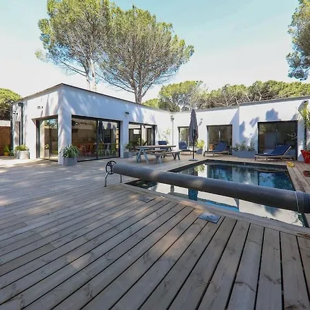 Contemporary House With Heated Pool In A Magnificent Pine Forest *