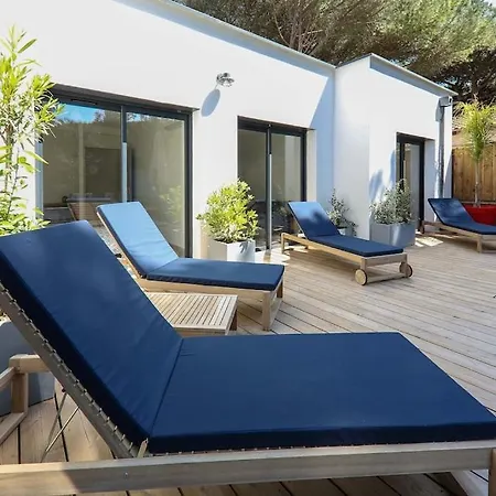 Contemporary House With Heated Pool In A Magnificent Pine Forest Villa *
